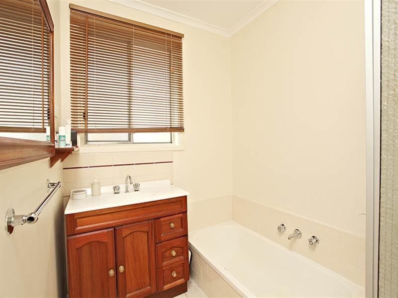 1 Cowley Court, Mooroolbark VIC 3138