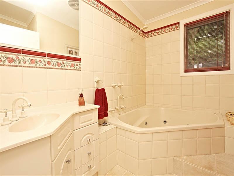 13 Belvedere Drive, Montrose VIC 3765