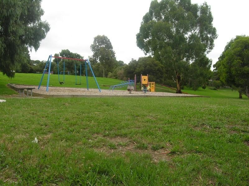 Lot2/34 Bimbadeen Drive, Mooroolbark VIC 3138