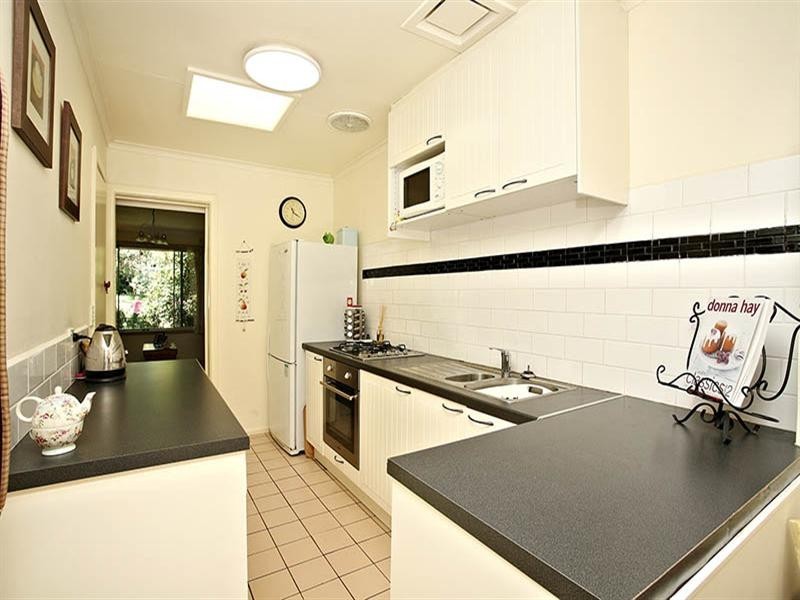 2/13 Lincoln Road, Croydon VIC 3136