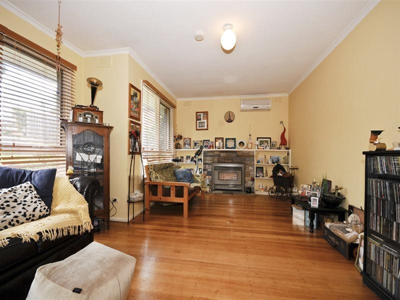 73 Esther Crescent, Mooroolbark VIC 3138