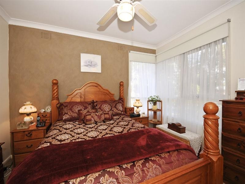 73 Esther Crescent, Mooroolbark VIC 3138