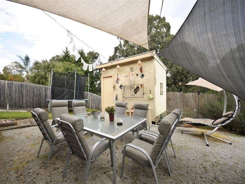 73 Esther Crescent, Mooroolbark VIC 3138