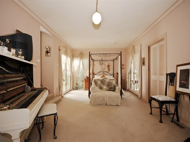 8 Kuyura Road, Mount Evelyn VIC 3796