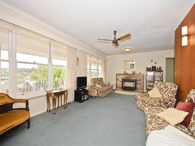 25 Mount View Parade, Mooroolbark VIC 3138