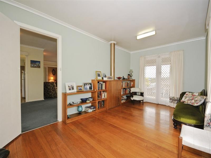 25 Mount View Parade, Mooroolbark VIC 3138