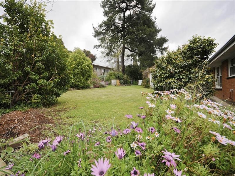 25 Mount View Parade, Mooroolbark VIC 3138