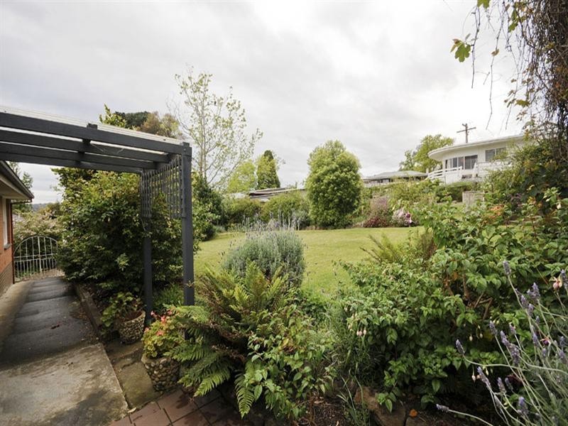 25 Mount View Parade, Mooroolbark VIC 3138