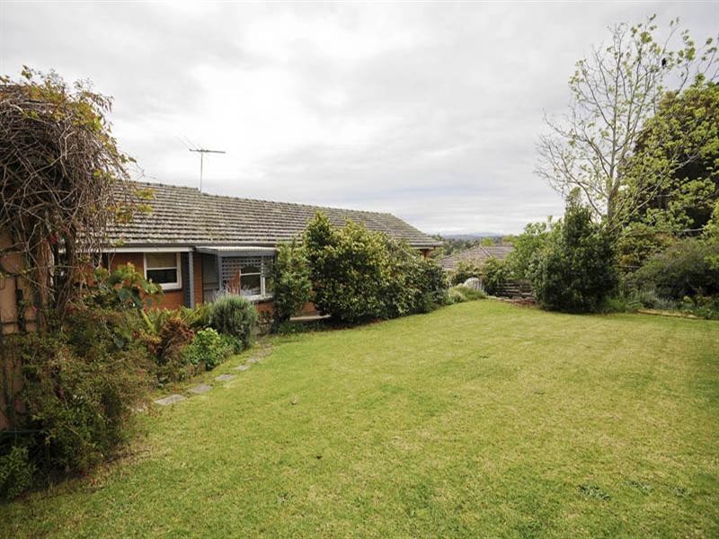 25 Mount View Parade, Mooroolbark VIC 3138