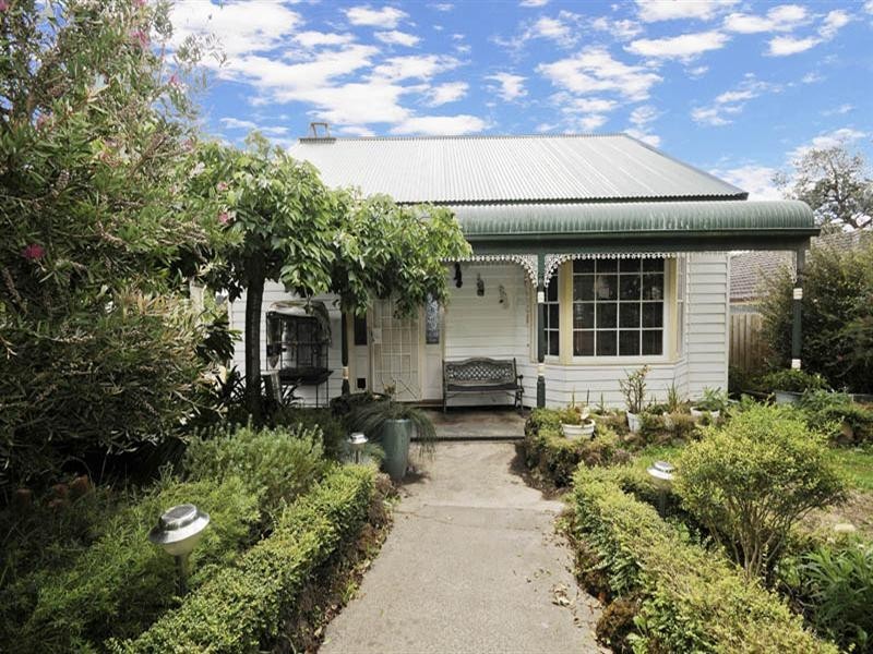 6 Imperial Avenue, Wandin North VIC 3139