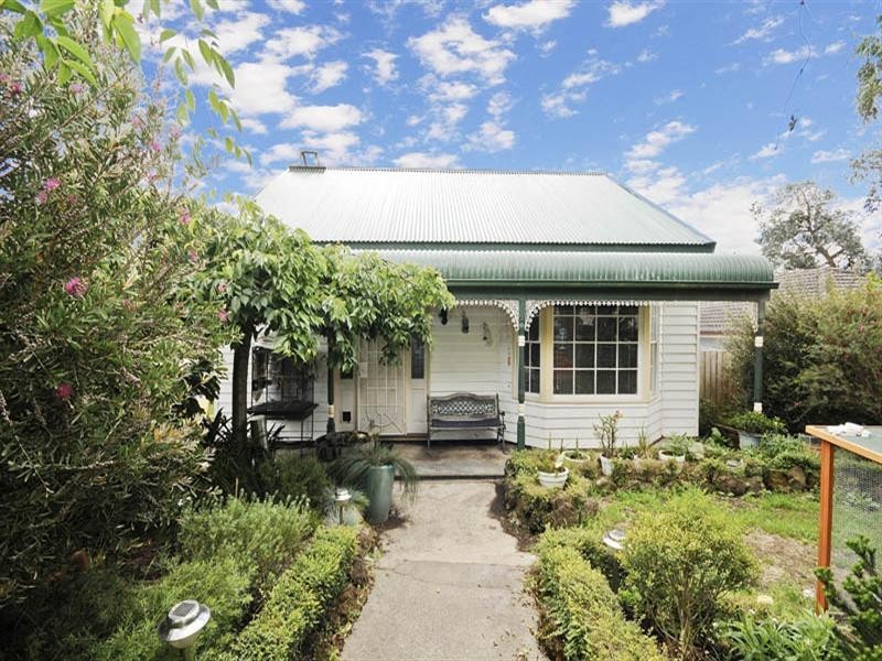 6 Imperial Avenue, Wandin North VIC 3139