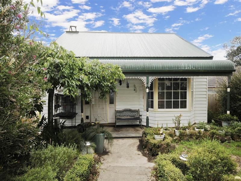 6 Imperial Avenue, Wandin North VIC 3139