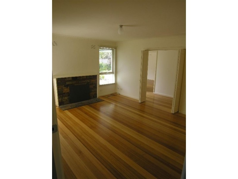 6 LAIRD Street, Croydon VIC 3136