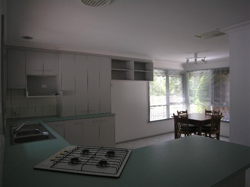 6 LAIRD Street, Croydon VIC 3136