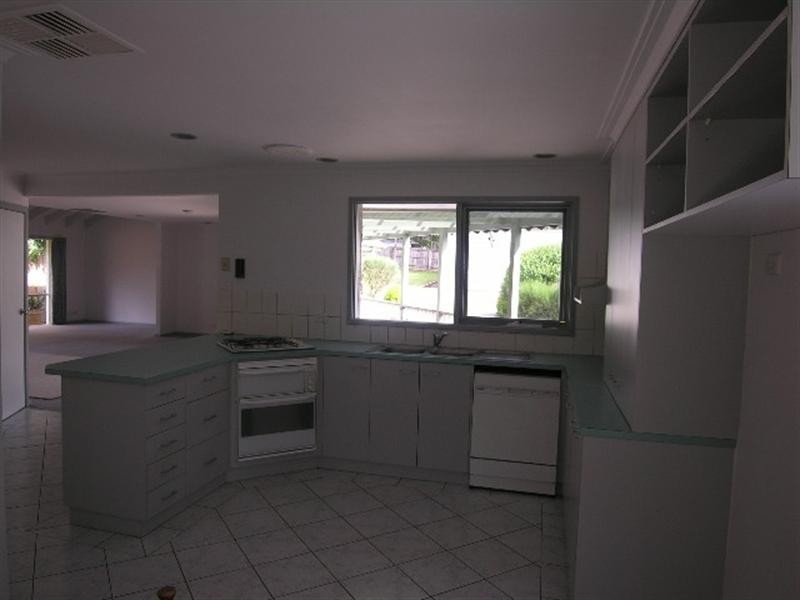 6 LAIRD Street, Croydon VIC 3136