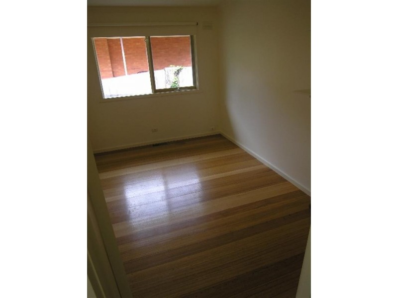 6 LAIRD Street, Croydon VIC 3136