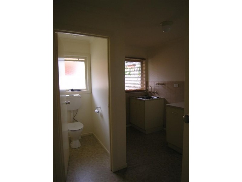 6 LAIRD Street, Croydon VIC 3136