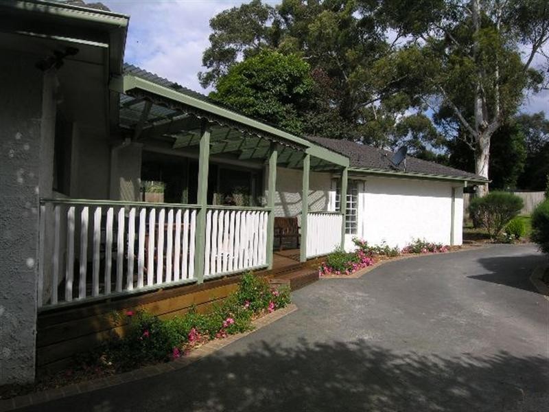 6 LAIRD Street, Croydon VIC 3136