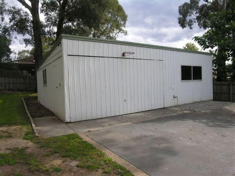 6 LAIRD Street, Croydon VIC 3136