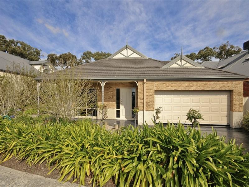 22 Valley Park Drive, Mooroolbark VIC 3138