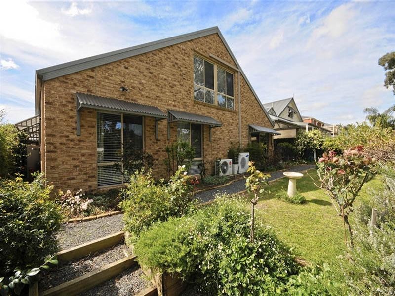 22 Valley Park Drive, Mooroolbark VIC 3138
