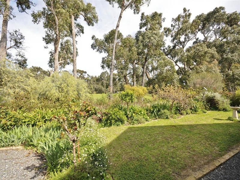22 Valley Park Drive, Mooroolbark VIC 3138