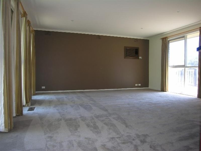 10 CHINOOK Crescent, Mooroolbark VIC 3138