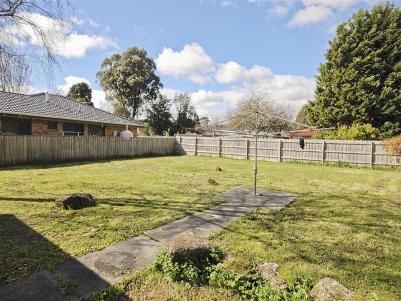 6 Kathy Court, Mooroolbark VIC 3138