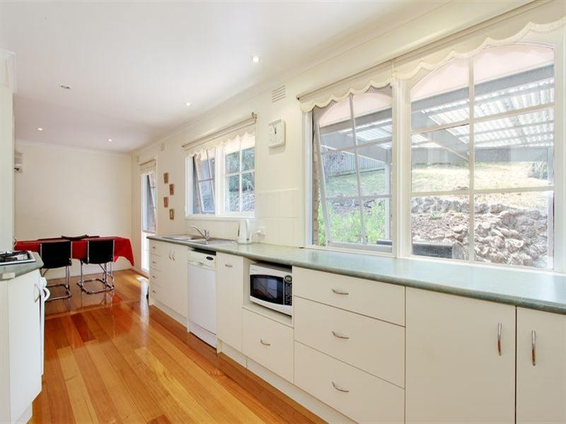 6 Parry Drive, Mooroolbark VIC 3138