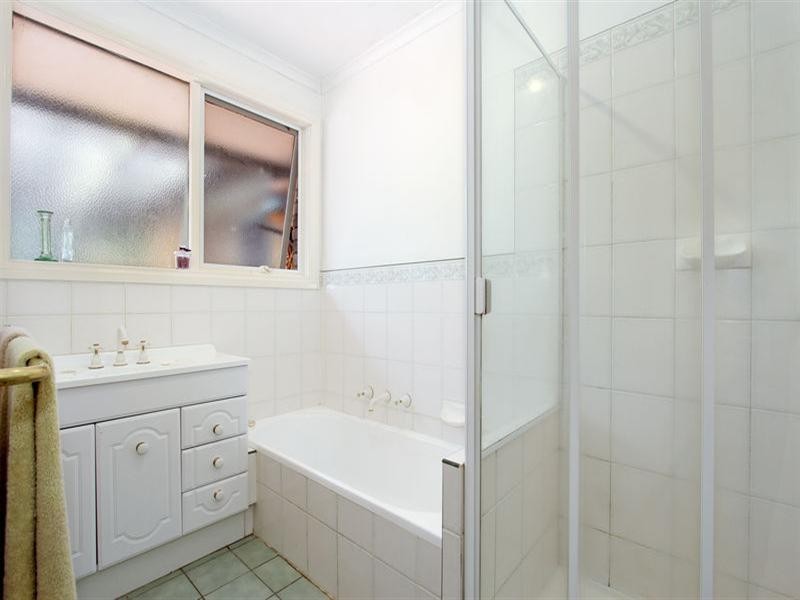 6 Parry Drive, Mooroolbark VIC 3138