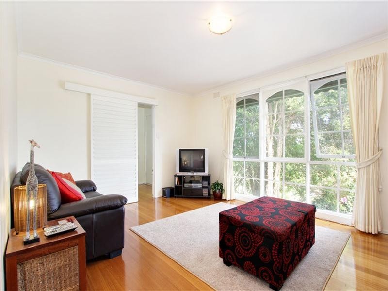 6 Parry Drive, Mooroolbark VIC 3138