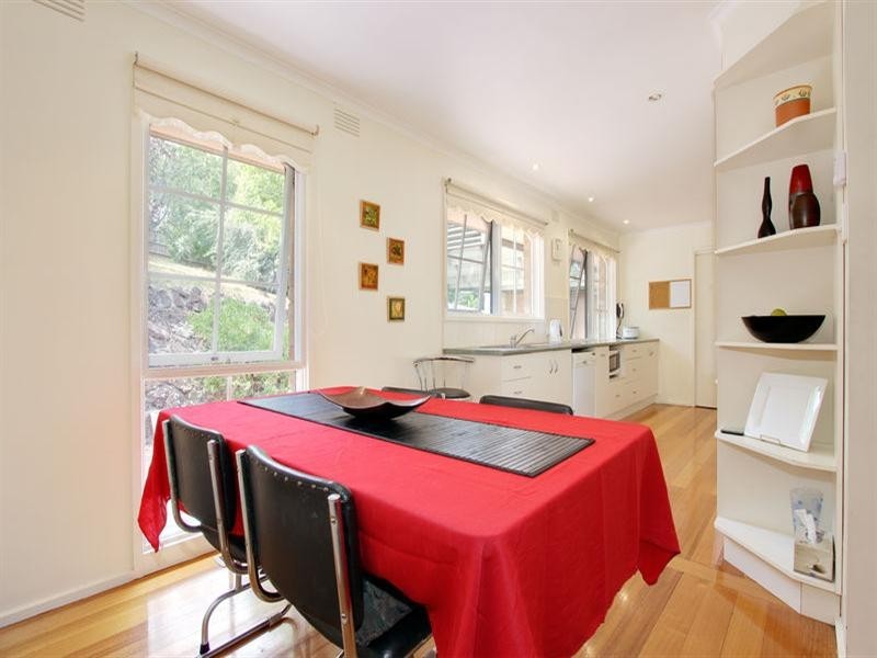 6 Parry Drive, Mooroolbark VIC 3138