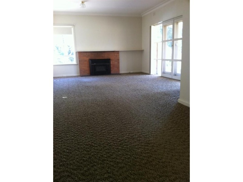 33 KARDINIA Road, Warranwood VIC 3134