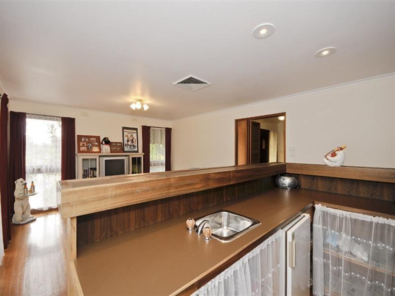 102 Manchester Road, Mooroolbark VIC 3138