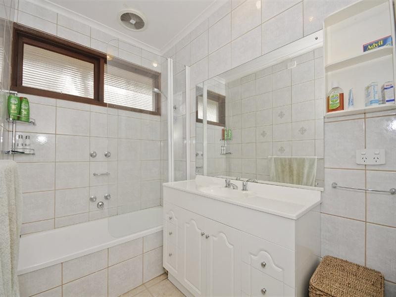 102 Manchester Road, Mooroolbark VIC 3138