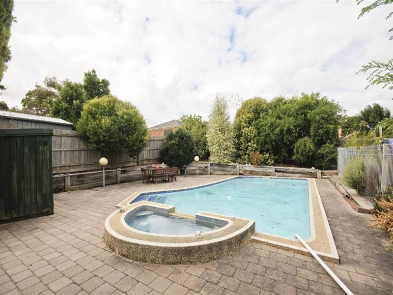 102 Manchester Road, Mooroolbark VIC 3138