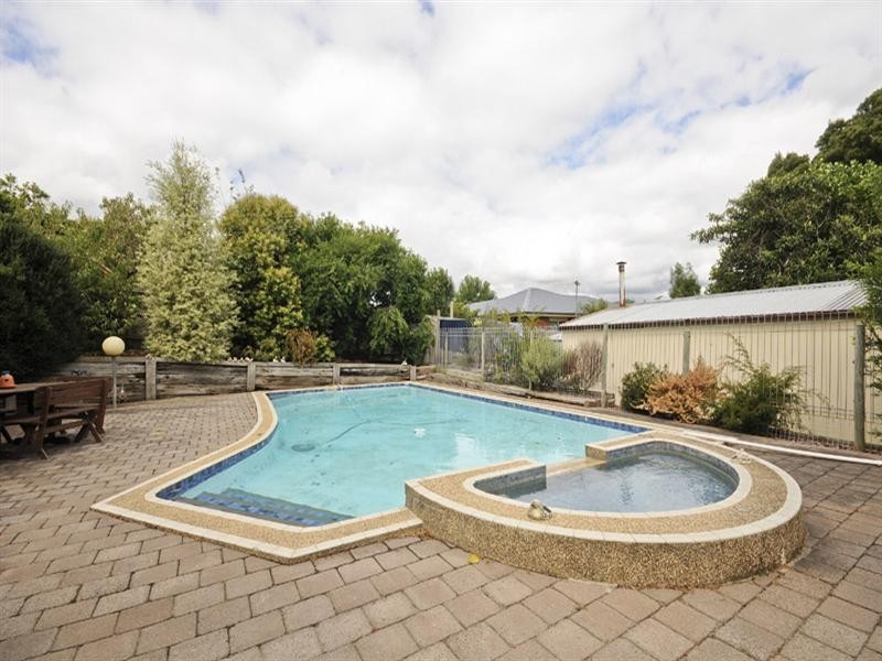 102 Manchester Road, Mooroolbark VIC 3138