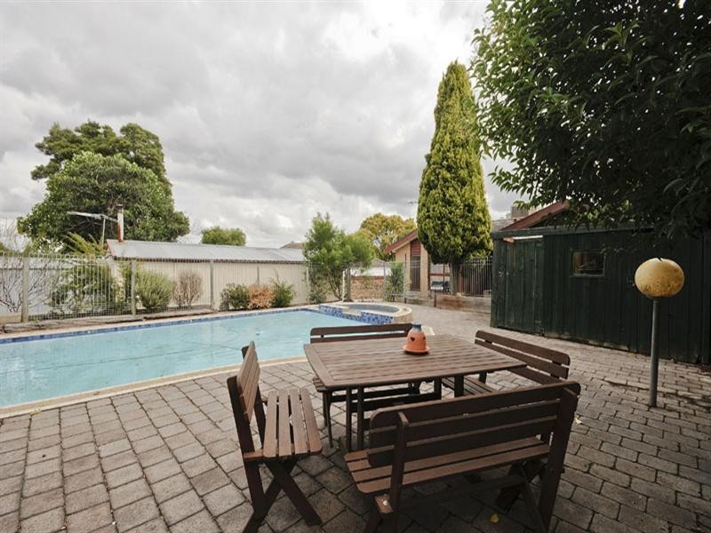 102 Manchester Road, Mooroolbark VIC 3138