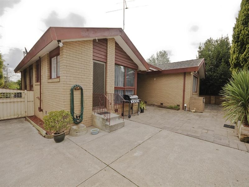 102 Manchester Road, Mooroolbark VIC 3138