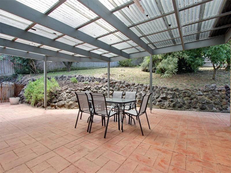 6 Parry Drive, Mooroolbark VIC 3138