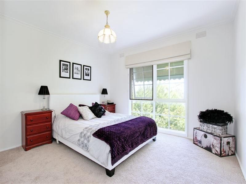 6 Parry Drive, Mooroolbark VIC 3138