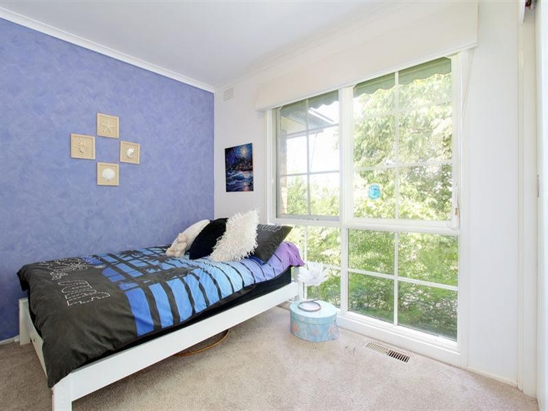 6 Parry Drive, Mooroolbark VIC 3138