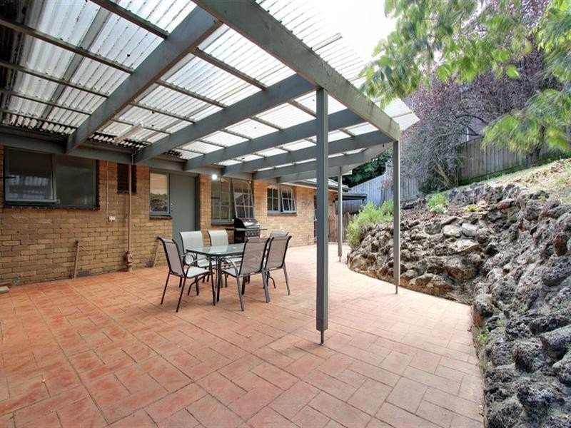 6 Parry Drive, Mooroolbark VIC 3138