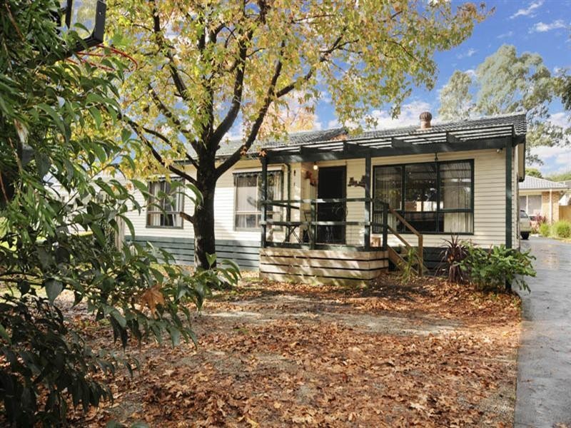 38 Esther Crescent, Mooroolbark VIC 3138