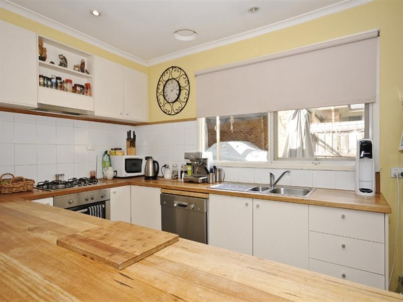 38 Esther Crescent, Mooroolbark VIC 3138