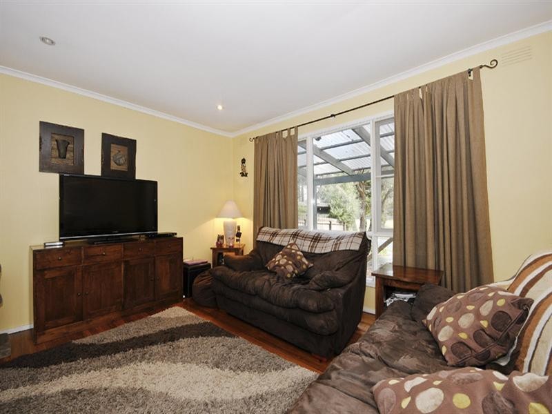 38 Esther Crescent, Mooroolbark VIC 3138