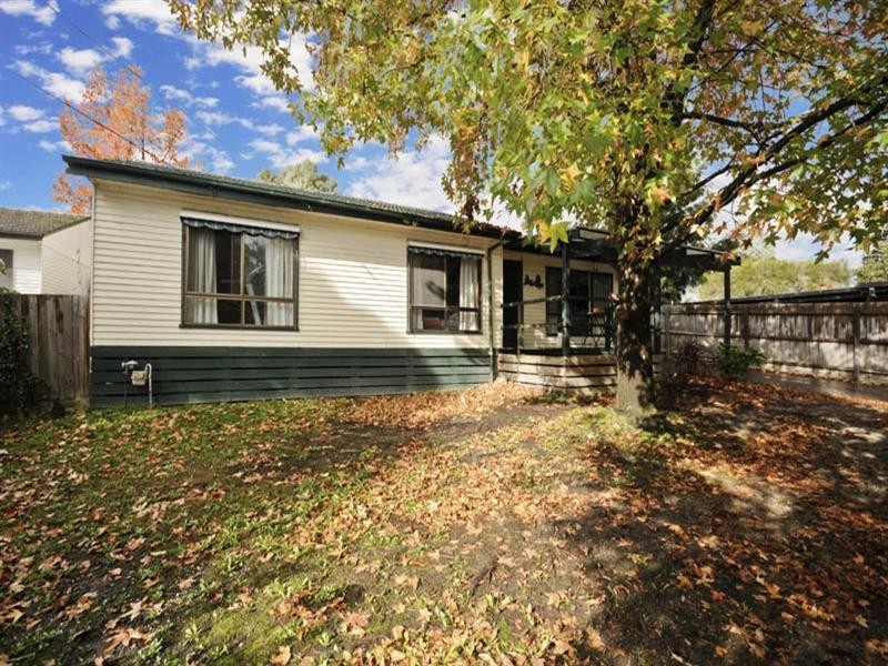 38 Esther Crescent, Mooroolbark VIC 3138
