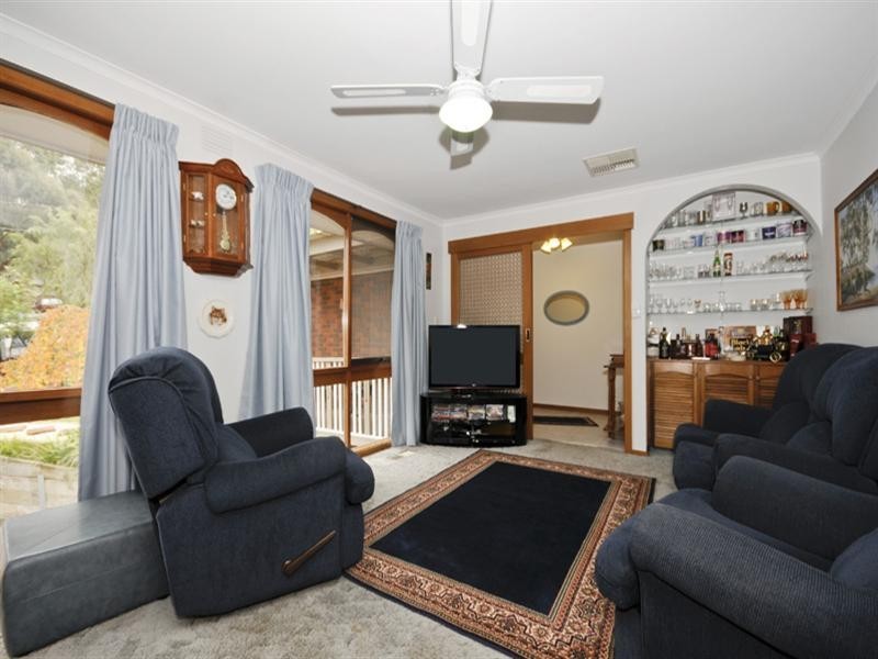 6 Brenda Court, Croydon VIC 3136