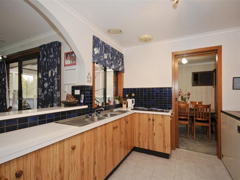 6 Brenda Court, Croydon VIC 3136
