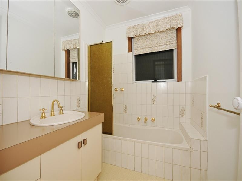 25 Winyard Drive, Mooroolbark VIC 3138